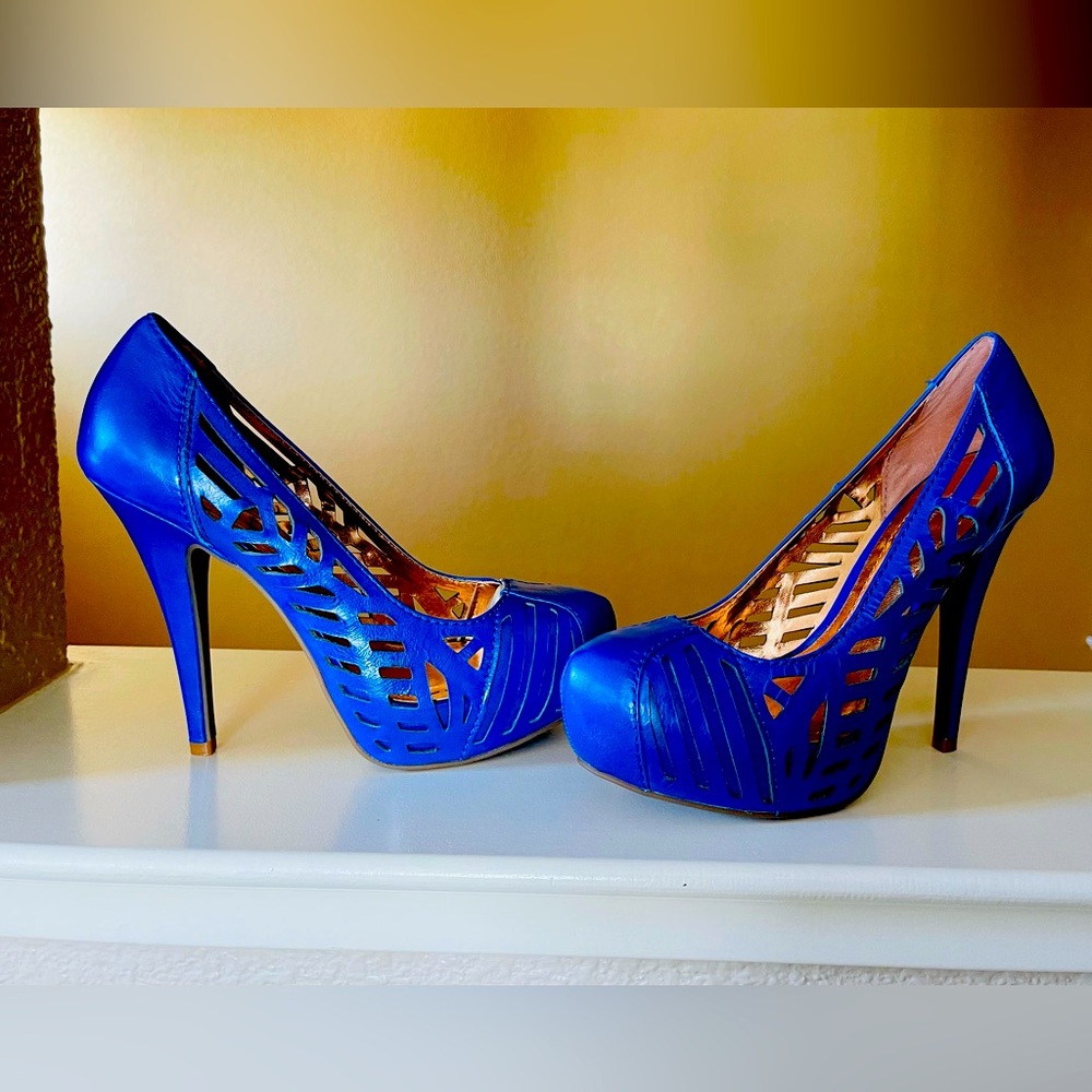 BCBGeneration ELBA Laser Cutout Double Platform Stiletto heels Vivid Blue Sz 9